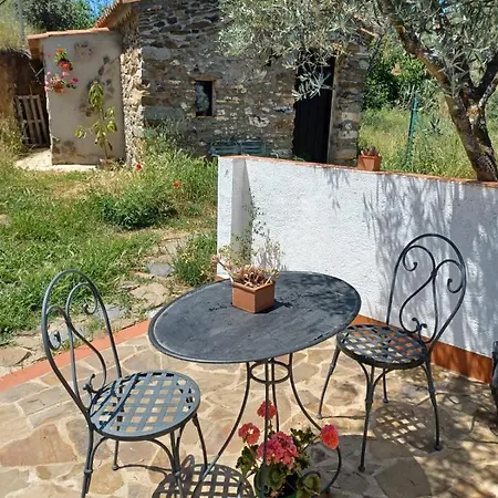 Casita De Piedra Azuel